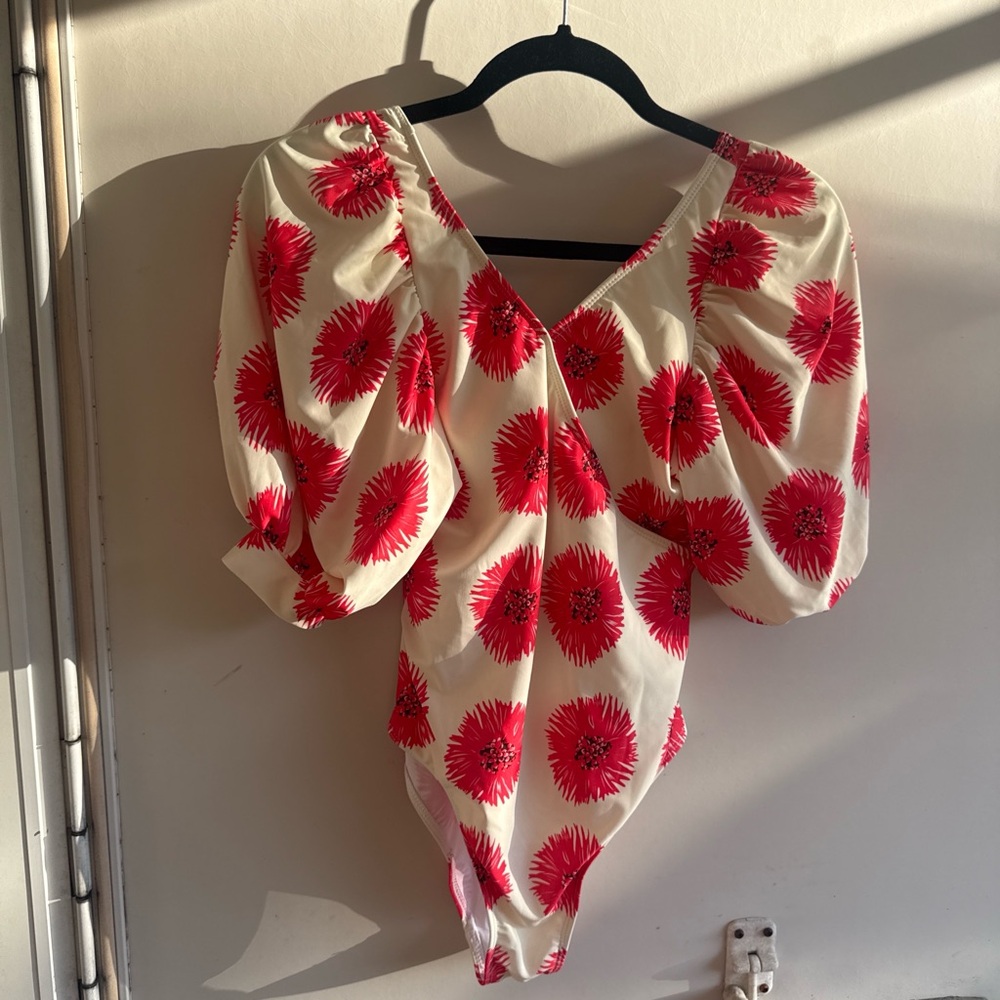Women’s Cream Top with Red Floral Print - Puff Sleeve Bodysuit size M